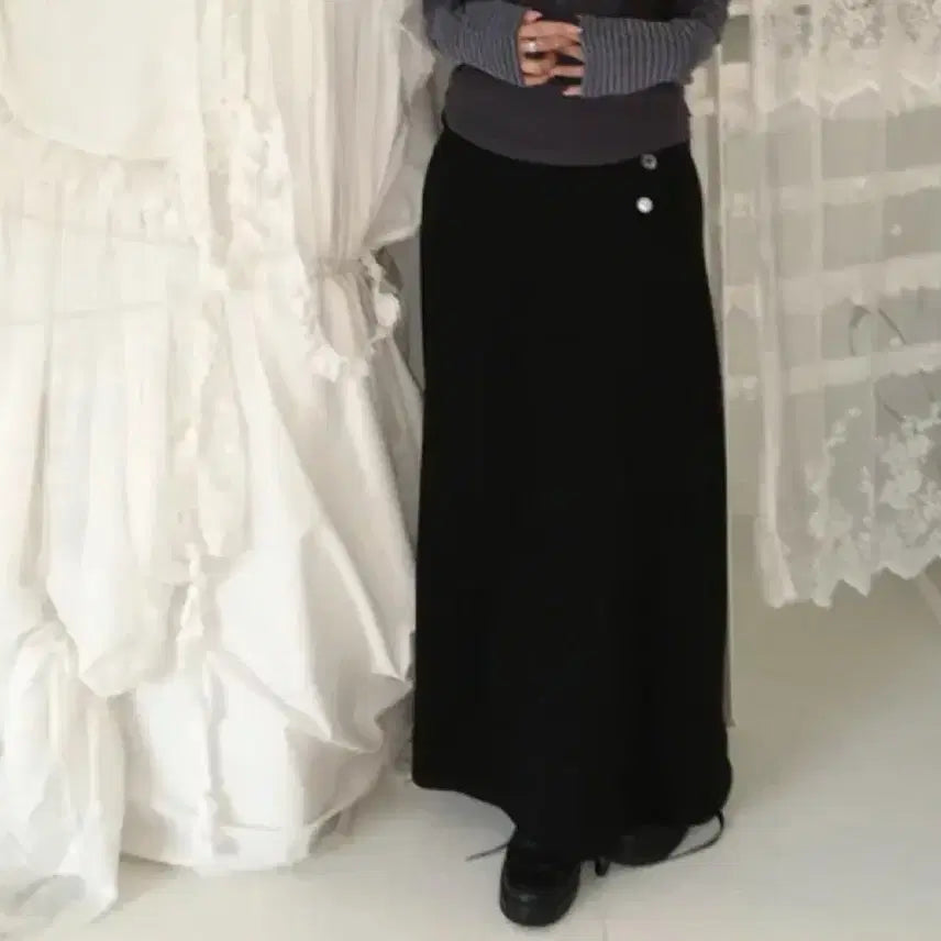 [BUNJANG] Point Long Skirt - Black / 포인트 롱 스커트 블랙