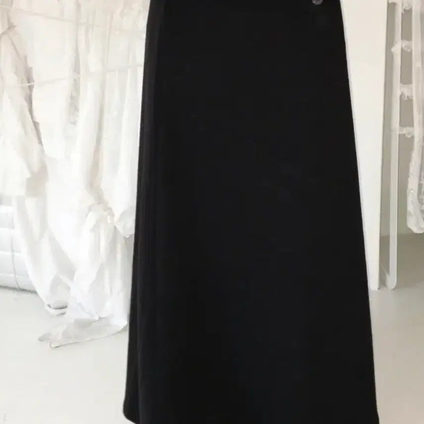 [BUNJANG] Point Long Skirt - Black / 포인트 롱 스커트 블랙