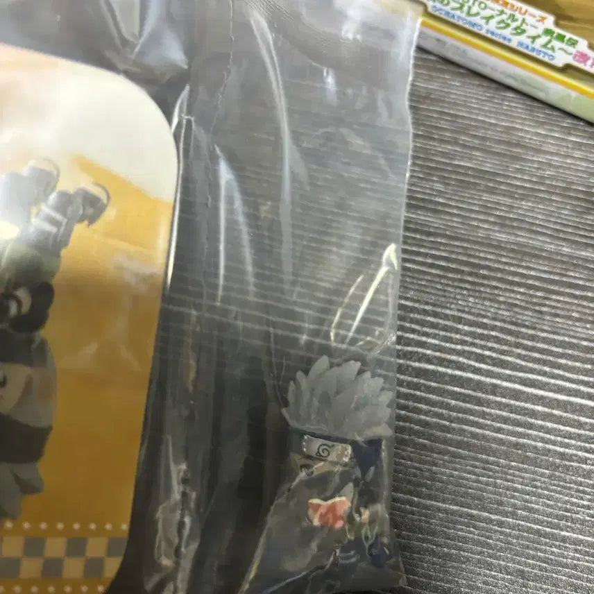 [BUNJANG] Naruto Ochakomo Hatake Kakashi Figure (Reading Upside Down) / 나루토 오챠토모 하타케카카시 피규어 거꾸로 책읽는모습