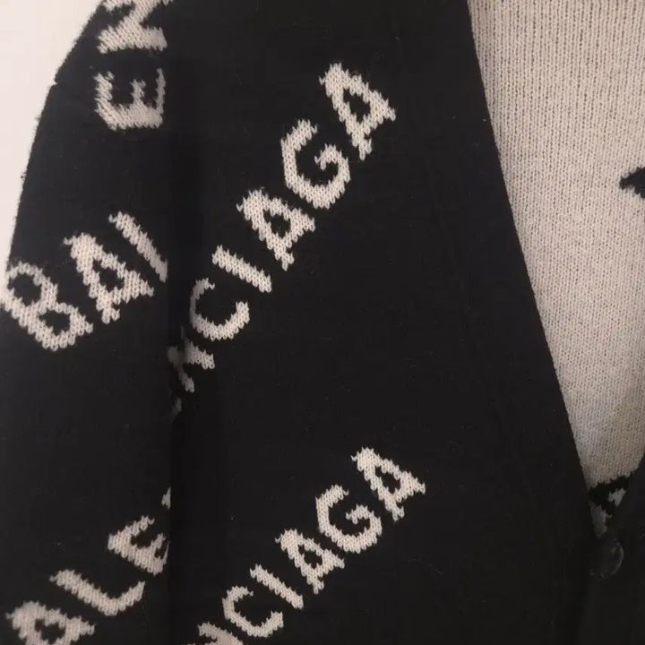 [BUNJANG] Balenciaga Multi-Logo Cardigan XS / [새상품급] 발렌시아가 멀티로고 가디건 Xs Size