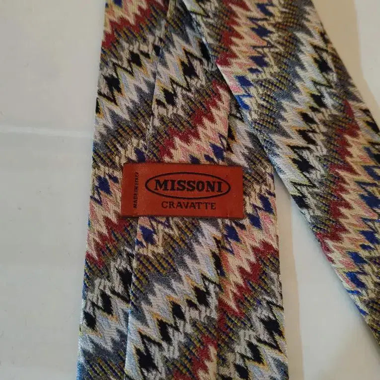 [BUNJANG] Missoni Multicolor Geometric Zigzag Silk Necktie / 미쏘니 멀티컬러 지그재그 기하학 패턴 실크 넥타이