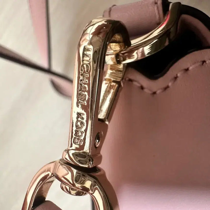 [BUNJANG] Michael Kors Pink Tote Bag with Rabbit Charm / Michael Kors 마이클코어스 핑크 토트백  가방 + 토끼 키링