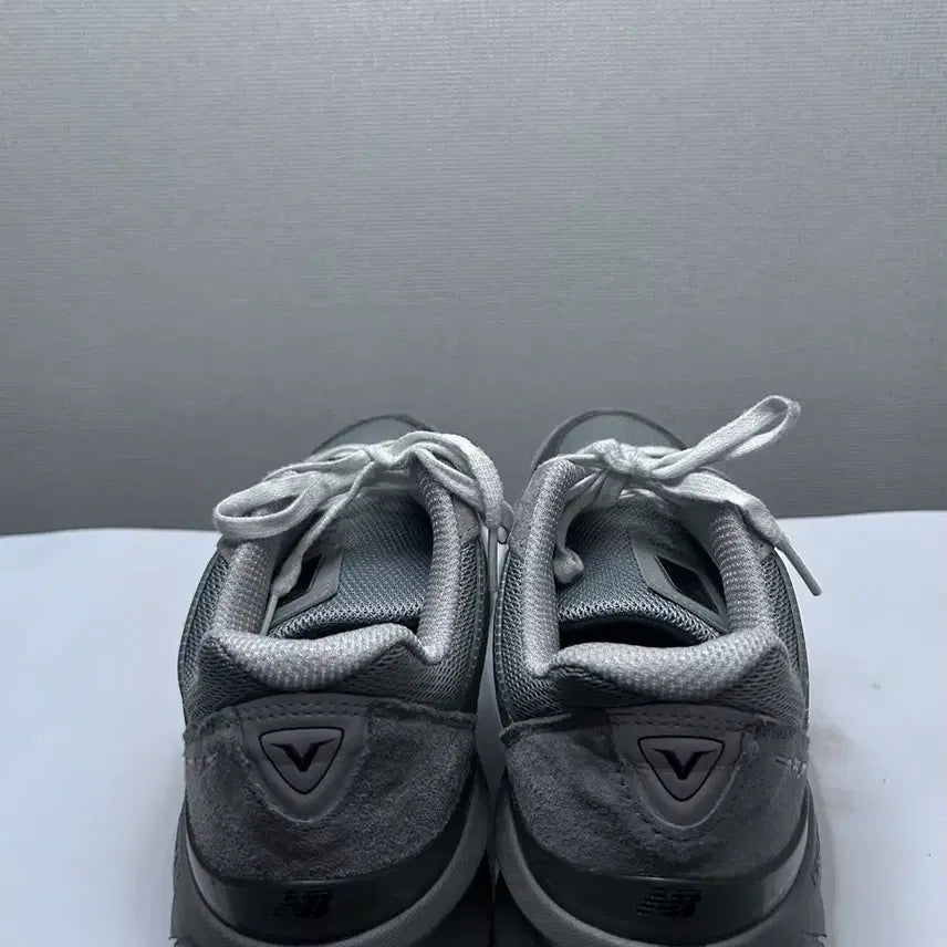 [BUNJANG] New Balance 990v5 Grey (US 11) / 뉴발란스 990V5 그레이(290)