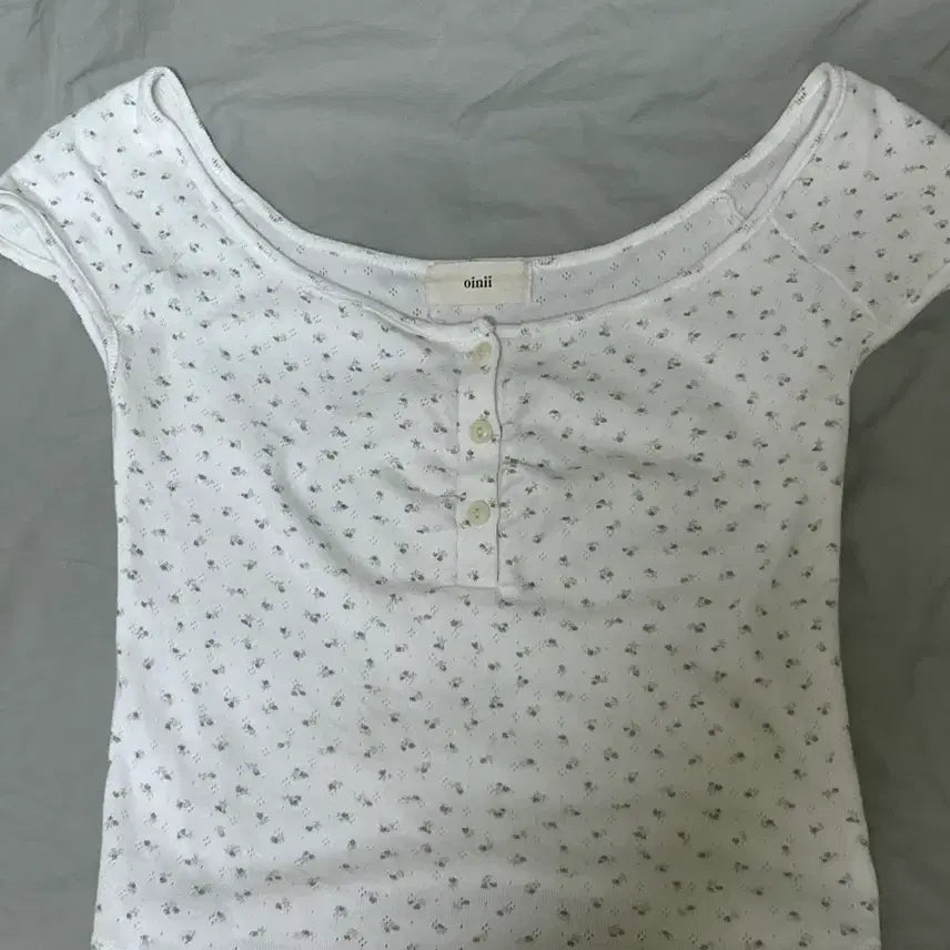 [BUNJANG] OINI Sleeveless Button Top - Flower Version / 오이니 캡소매 버튼 탑