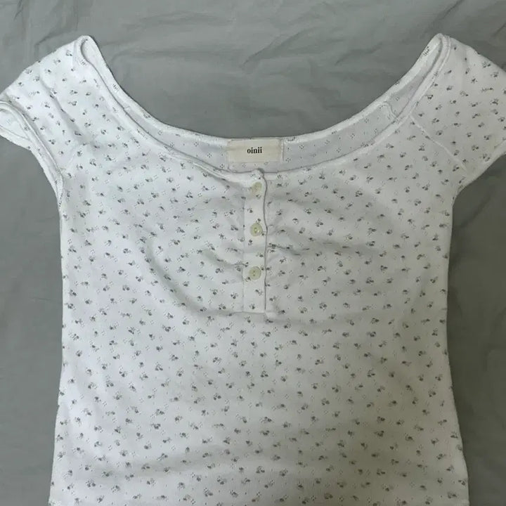 [BUNJANG] OINI Sleeveless Button Top - Flower Version / 오이니 캡소매 버튼 탑
