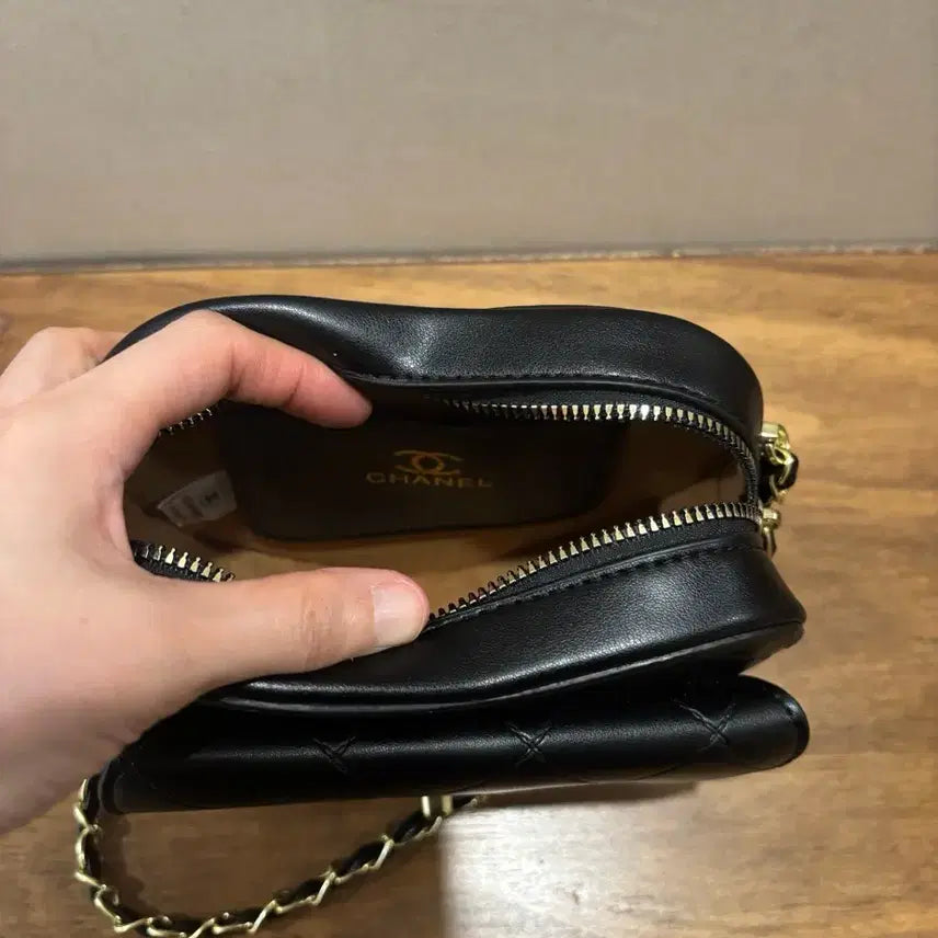 [BUNJANG] Black Leather Chain Crossbody Shoulder Bag / 블랙 레더 체인백 크로스백 숄더백 금장