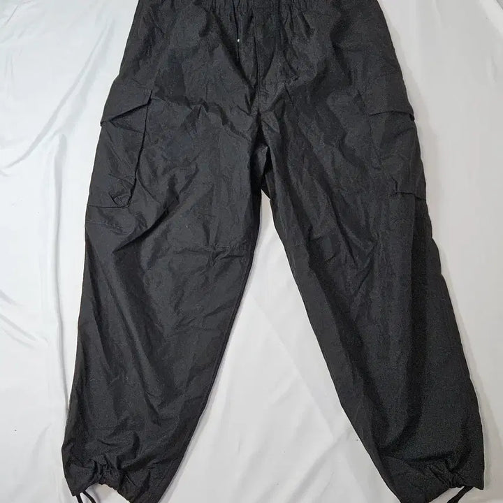 [BUNJANG] Uniqlo U Japanese Edition Wide Parachute Cargo String Woven Pants XL / 유니클로U 일본판 와이드 파라슈트 카고스트링 우븐팬츠 바지 XL