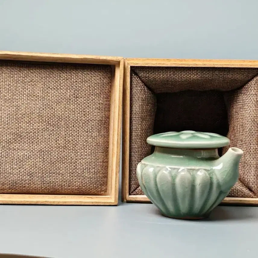 [BUNJANG] Nanjing Museum Collection Song Ru Ware Celadon Lotus Pad Form Water Dropper Chinese Ceramic / 남경박물원장 북송 송여요 청자 연판문 연형 수주 중국도자기