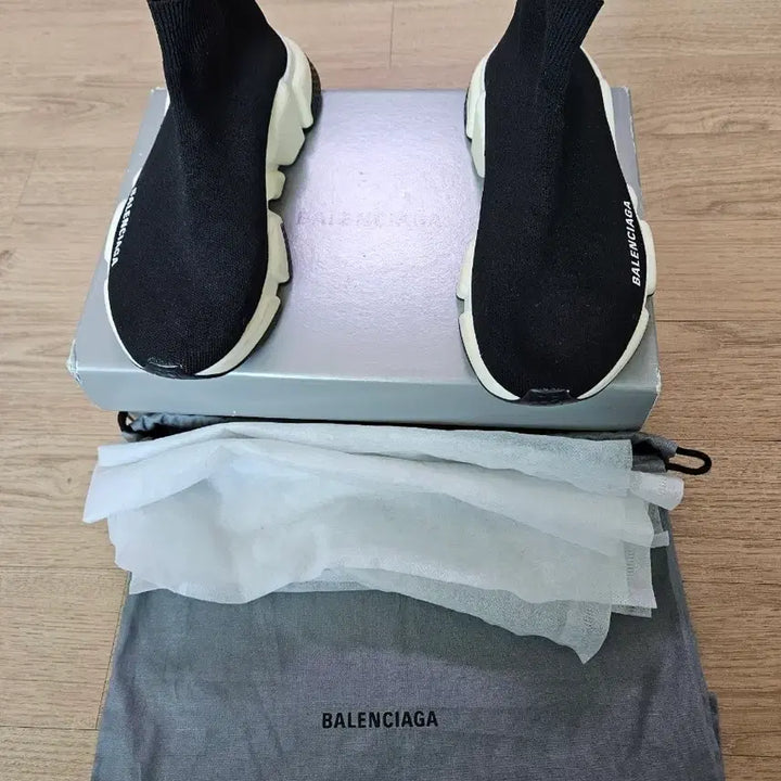 [BUNJANG] Balenciaga Speedrunner Sneakers (Size 37/235) / (정품/풀박스)발렌시아가(Balenciaga)스피드러너 37(235)