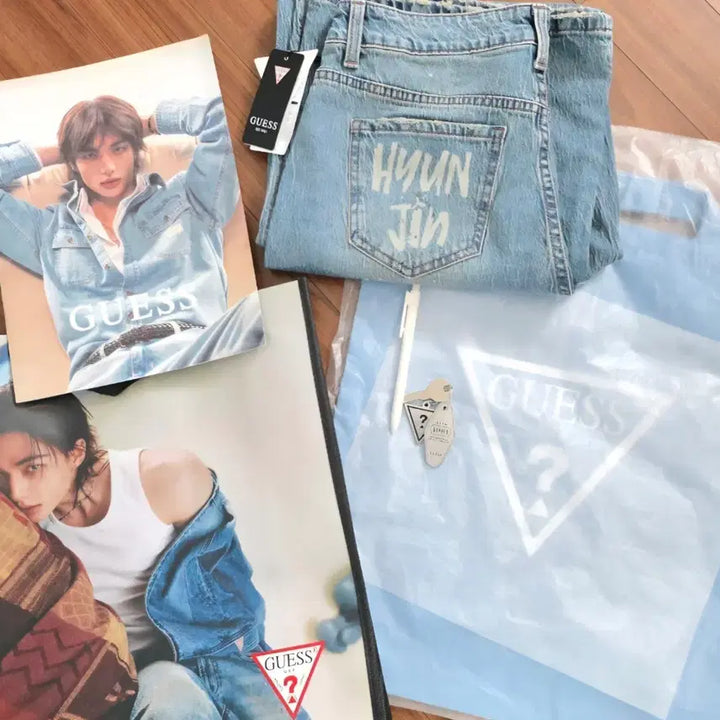 [BUNJANG] Guess x Hyunjin Laser Engraved Wide Jeans Set / 팝업 게스 현진 각인 청바지 세트(무료배송&amp;덤드려요)