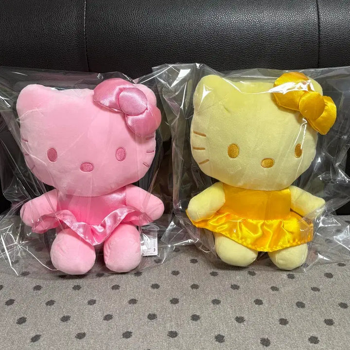 [BUNJANG] Hello Kitty Colorful Pink &amp; Yellow Medium Doll Set / *새상품)완전레어!! 헬로키티 컬러풀 핑크,옐로우 중형인형세트