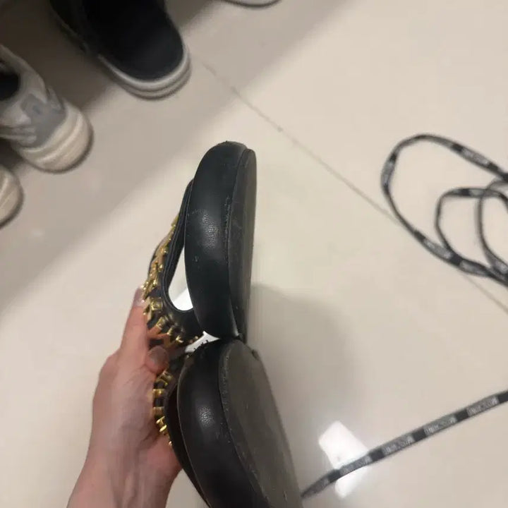 [BUNJANG] Moschino Black Slippers with Ribbon Set / 모스키노 블랙 슬리퍼 + 리본 끈 세트