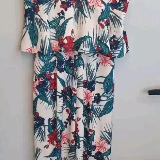 [BUNJANG] Judy Judy Flower Pattern Frill Jumpsuit / 쥬시쥬디 플라워 패턴 프릴 점프수트입니다. 화려한 플라워 패턴이 돋보이는