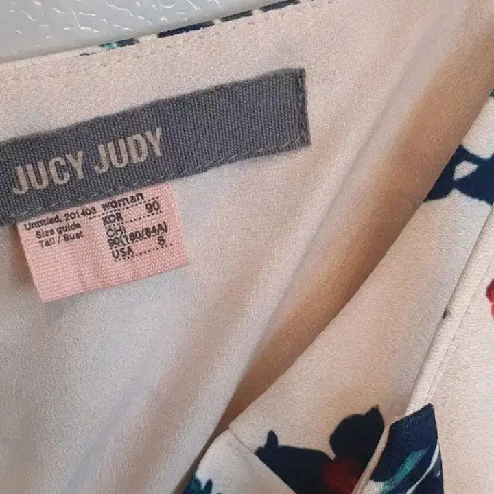 [BUNJANG] Judy Judy Flower Pattern Frill Jumpsuit / 쥬시쥬디 플라워 패턴 프릴 점프수트입니다. 화려한 플라워 패턴이 돋보이는