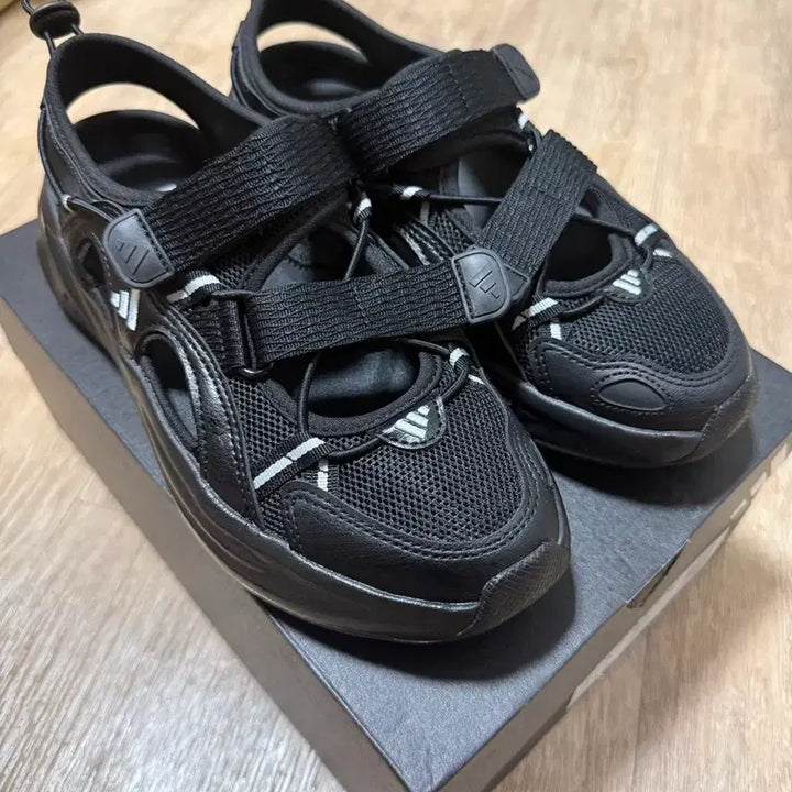 [BUNJANG] Adidas Ozweego Sandals Black 245 / 아디다스 오즈웨이브 샌들 블랙 245