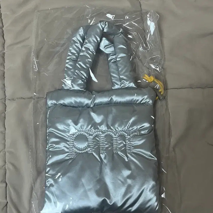 [SOLD OUT] 프리메라 레터링 퀄팅 실버 미니백