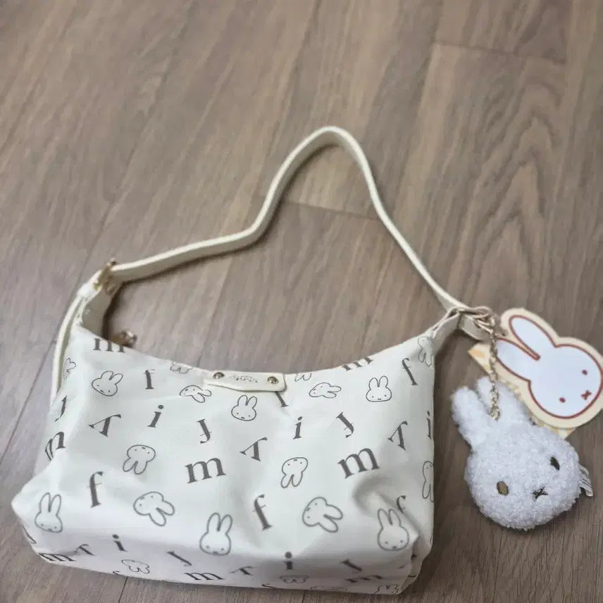 [BUNJANG] Miffy Character Bag with Charm / 미피 가방