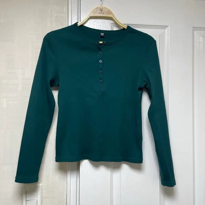 [BUNJANG] Uniqlo Henly Neck T-Shirt / 유니클로 헨리넥 티셔츠