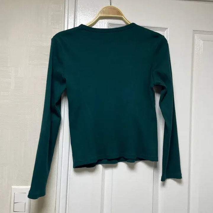 [BUNJANG] Uniqlo Henly Neck T-Shirt / 유니클로 헨리넥 티셔츠