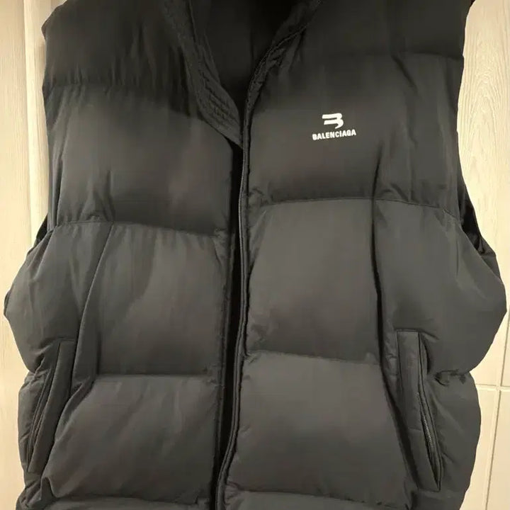 [BUNJANG] Balenciaga Sporty B Padded Vest Black / (역시즌처분)발렌시아가 스포티 B 패딩 조끼 블랙