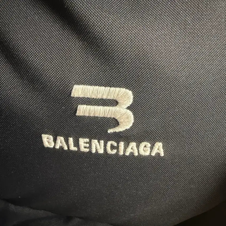 [BUNJANG] Balenciaga Sporty B Padded Vest Black / (역시즌처분)발렌시아가 스포티 B 패딩 조끼 블랙