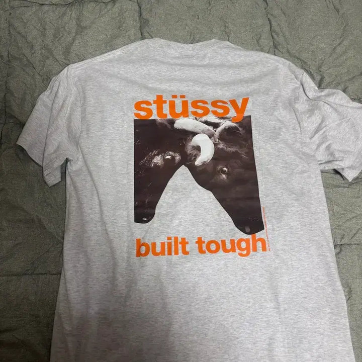 [BUNJANG] Stussy Built Tough Graphic T-Shirt Ash Grey / 스투시 Built Tough 그래픽 티셔츠 애쉬그레이