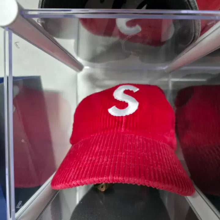 [BUNJANG] Supreme Corduroy S Logo 6-Panel Cap Bright Red / 슈프림 코듀로이 S 로고 6-패널 브라이트 레드 - 24FW