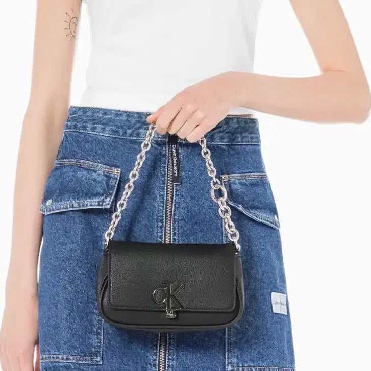 [BUNJANG] Calvin Klein Black Minimal Monogram Chain Flap Mini Shoulder Bag / 캘빈클라인 블랙 미니멀 모노그램 체인 플 랩 미니 숄더백