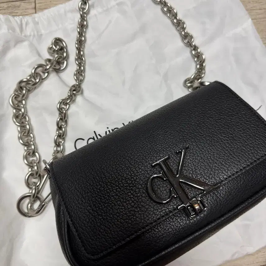 [BUNJANG] Calvin Klein Black Minimal Monogram Chain Flap Mini Shoulder Bag / 캘빈클라인 블랙 미니멀 모노그램 체인 플 랩 미니 숄더백