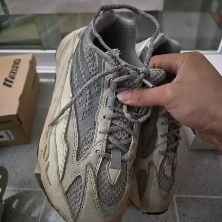[BUNJANG] Adidas Yeezy Boost 700 V2 Static / 아디다스 이지부스트 700 V2 스태틱