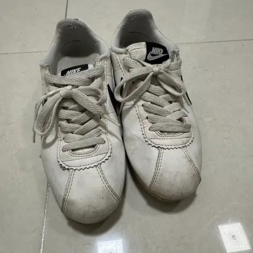 [BUNJANG] Nike Cortez White Sneakers / 나이키 코르테즈 흰색 운동화 230