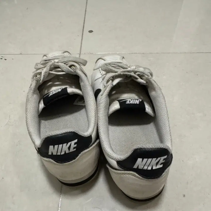[BUNJANG] Nike Cortez White Sneakers / 나이키 코르테즈 흰색 운동화 230