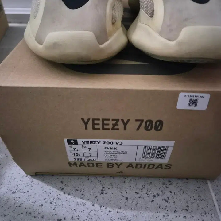 [BUNJANG] Adidas Yeezy 700 V3 Azriel / 아디다스 이지 700 V3 아자엘