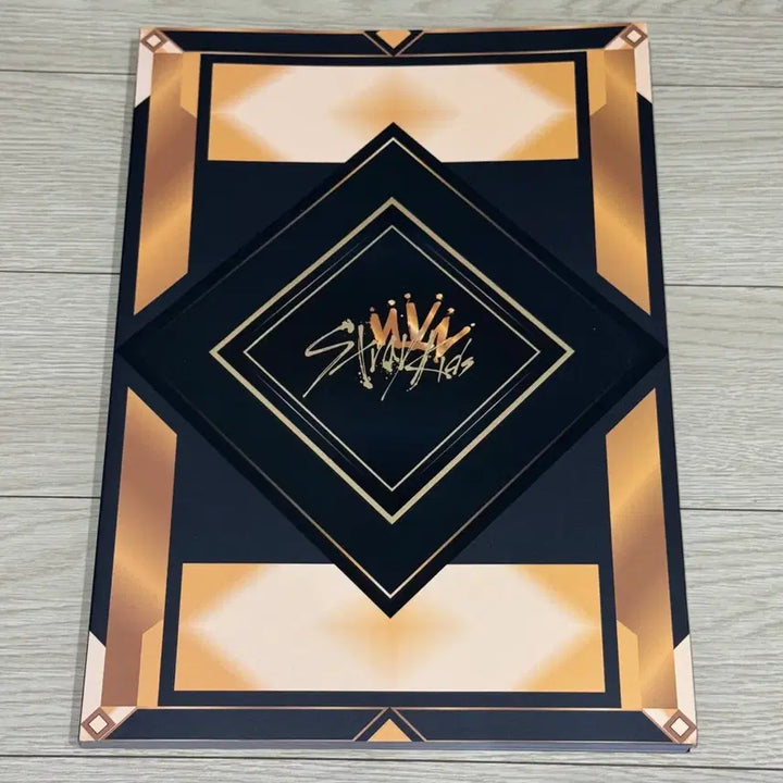 [BUNJANG] Stray Kids Kingdom Photobook / 스트레이키즈 킹덤 포토북