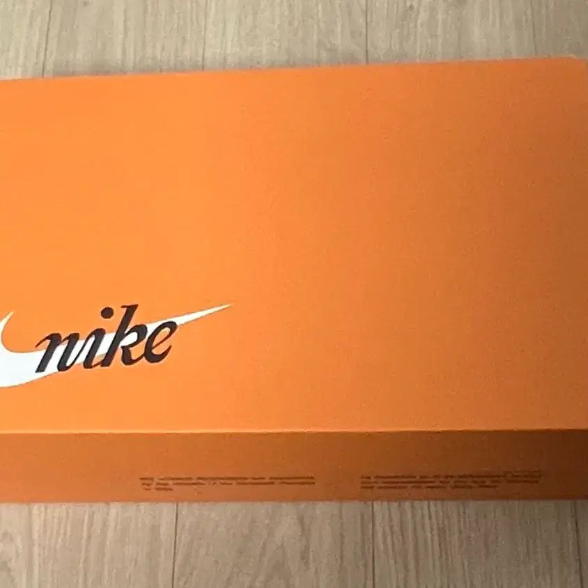 [BUNJANG] Nike Air Max Plus TN SE Summit White (GS) 230 / (새제품)나이키 문 슈 OG 서밋 화이트 230