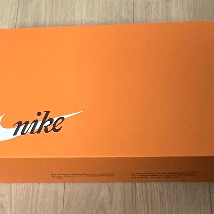 [BUNJANG] Nike Air Max Plus TN SE Summit White (GS) 230 / (새제품)나이키 문 슈 OG 서밋 화이트 230