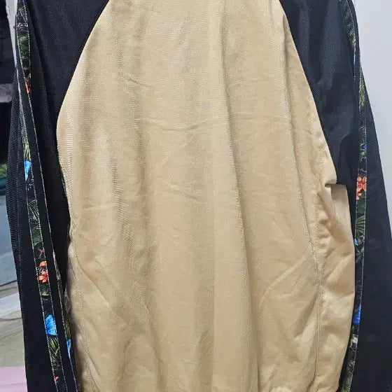 [BUNJANG] New Balance Black/Beige Flower Pattern Track Jacket / 뉴발란스 블랙/베이지 플라워 패턴 트랙 자켓