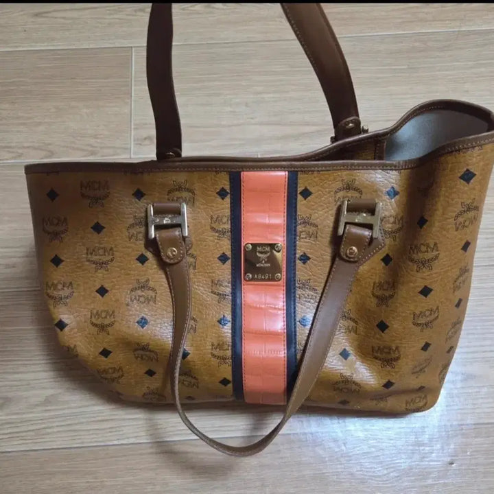 [SOLD OUT] MCM 비세토스 오렌지 스트라이프 토트백