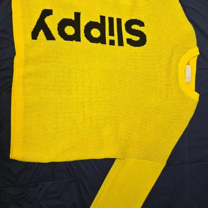 [BUNJANG] Attention Premium Yellow Knit Sweatshirt Sweater Big Logo / attention premium 옐로우 니트 맨투맨 스웨터 빅로고