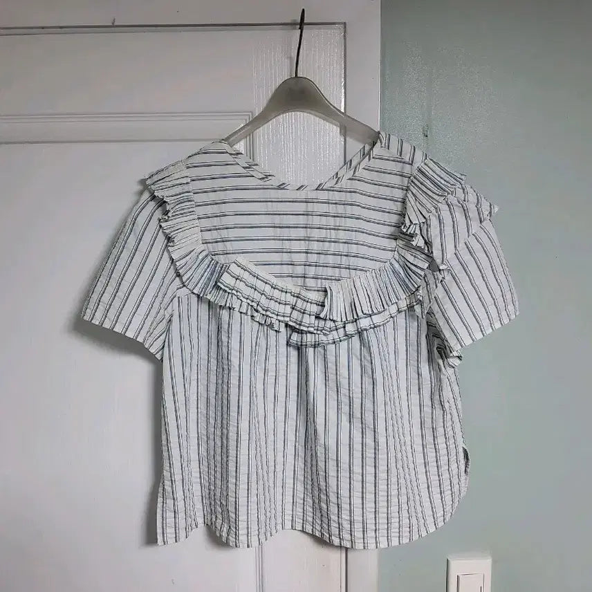 [BUNJANG] Lucky Chouette 2021 Short Sleeve Blouse / 럭키슈에뜨(2021) 반팔 블라우스 팔아요