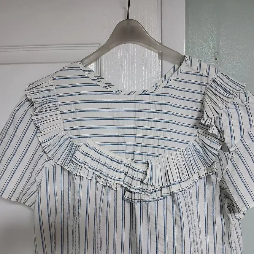 [BUNJANG] Lucky Chouette 2021 Short Sleeve Blouse / 럭키슈에뜨(2021) 반팔 블라우스 팔아요