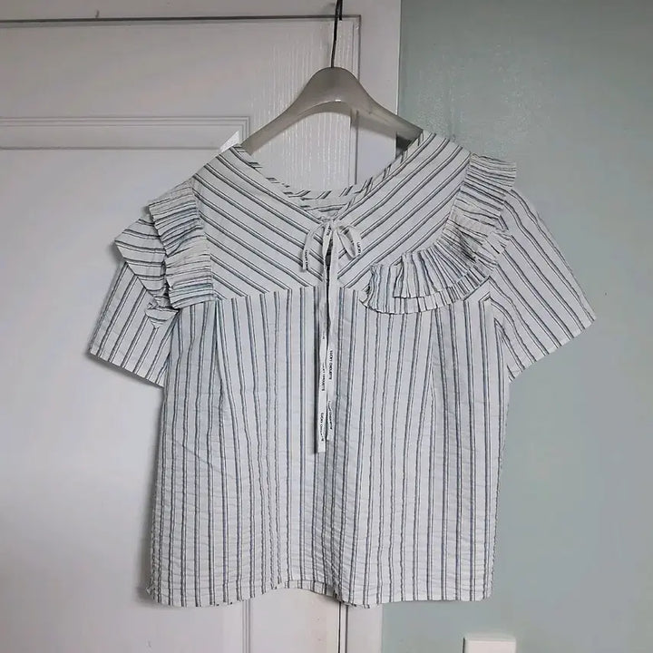 [BUNJANG] Lucky Chouette 2021 Short Sleeve Blouse / 럭키슈에뜨(2021) 반팔 블라우스 팔아요