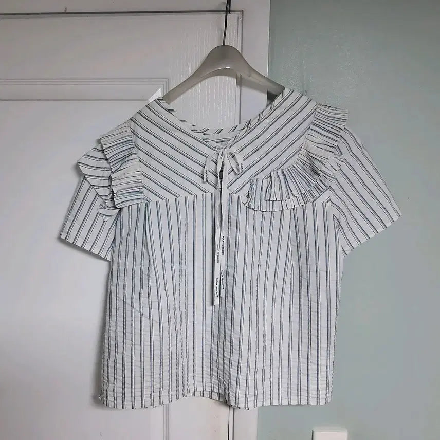 [BUNJANG] Lucky Chouette 2021 Short Sleeve Blouse / 럭키슈에뜨(2021) 반팔 블라우스 팔아요