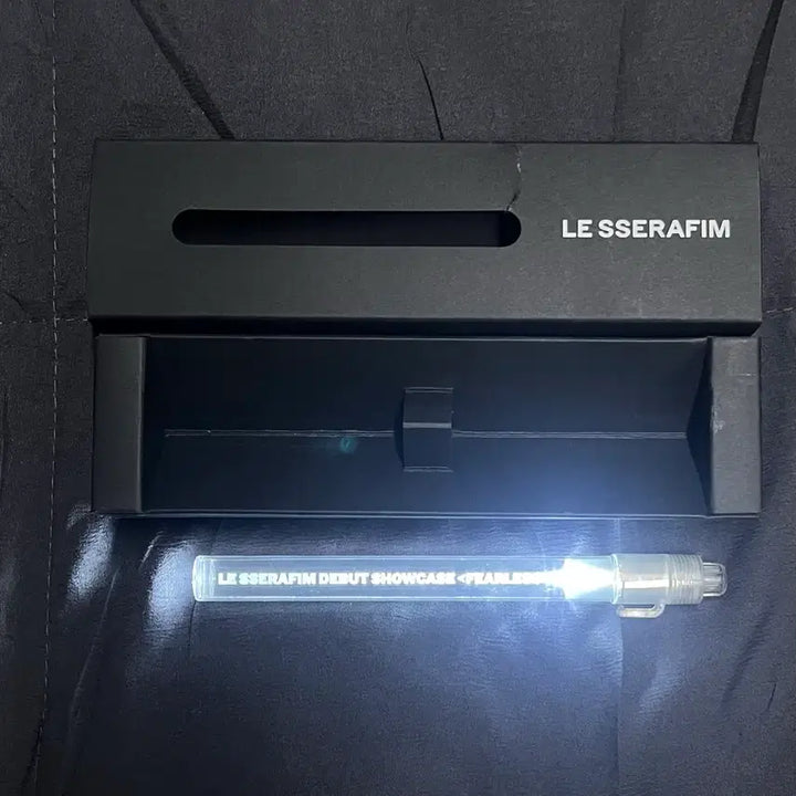 [BUNJANG] LE SSERAFIM Debut Showcase Lightstick / 르세라핌 데뷔 쇼케이스 라이트스틱 응원봉