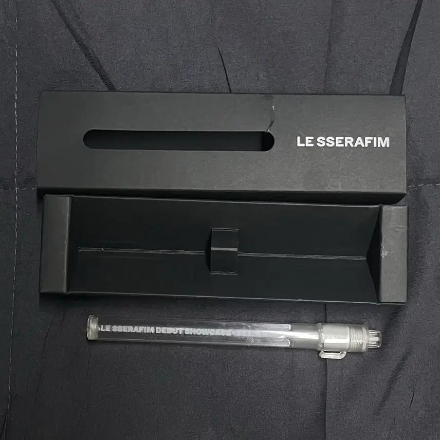 [BUNJANG] LE SSERAFIM Debut Showcase Lightstick / 르세라핌 데뷔 쇼케이스 라이트스틱 응원봉