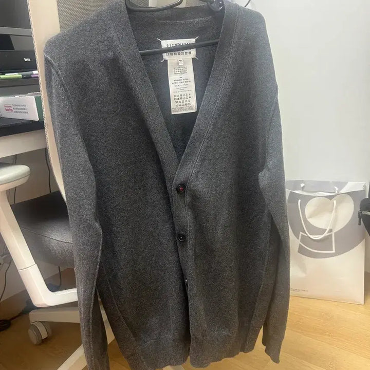 [BUNJANG] Maison Margiela Cashmere Cardigan Silver / 메종 마르지엘라 캐시미어 가디건 실버