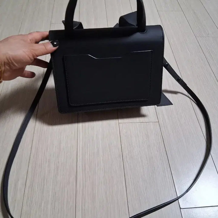 [BUNJANG] Off-White Black Top Handle Bag / 오프화이트 블랙 탑 핸들 가방