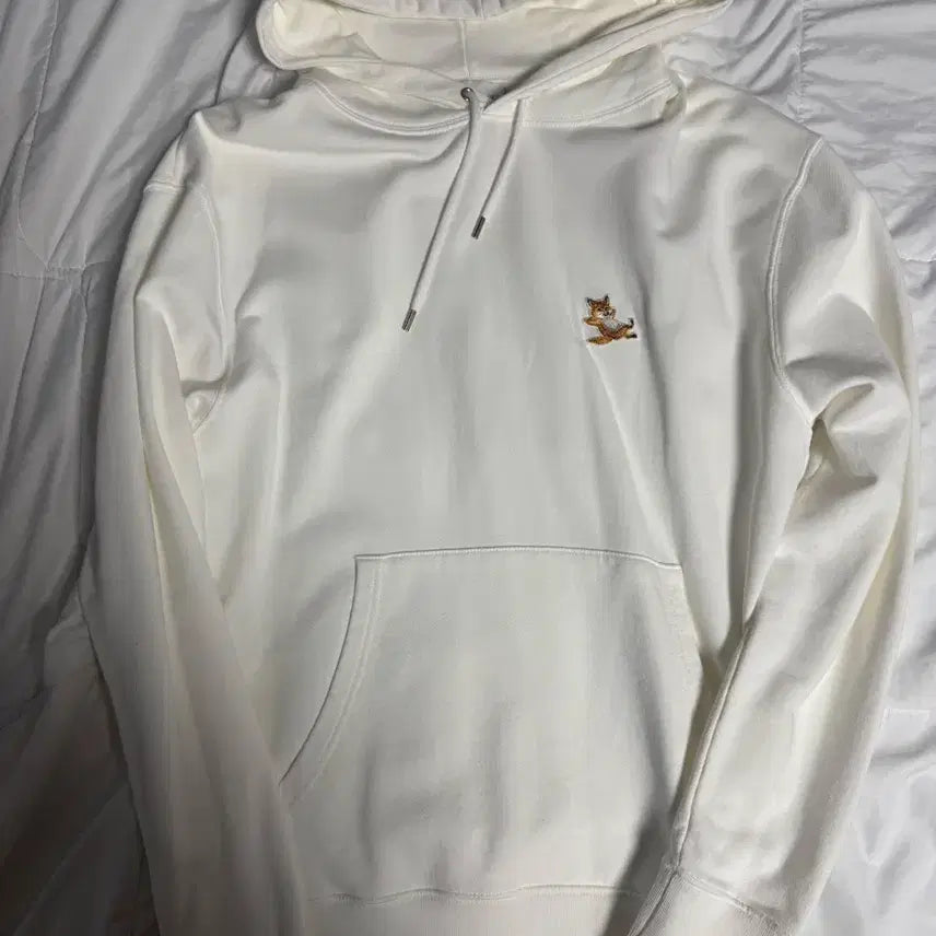 [BUNJANG] Maison Kitsuné Fox Patch White Hoodie / 메종키츠네 폭스 패치 화이트 후드티