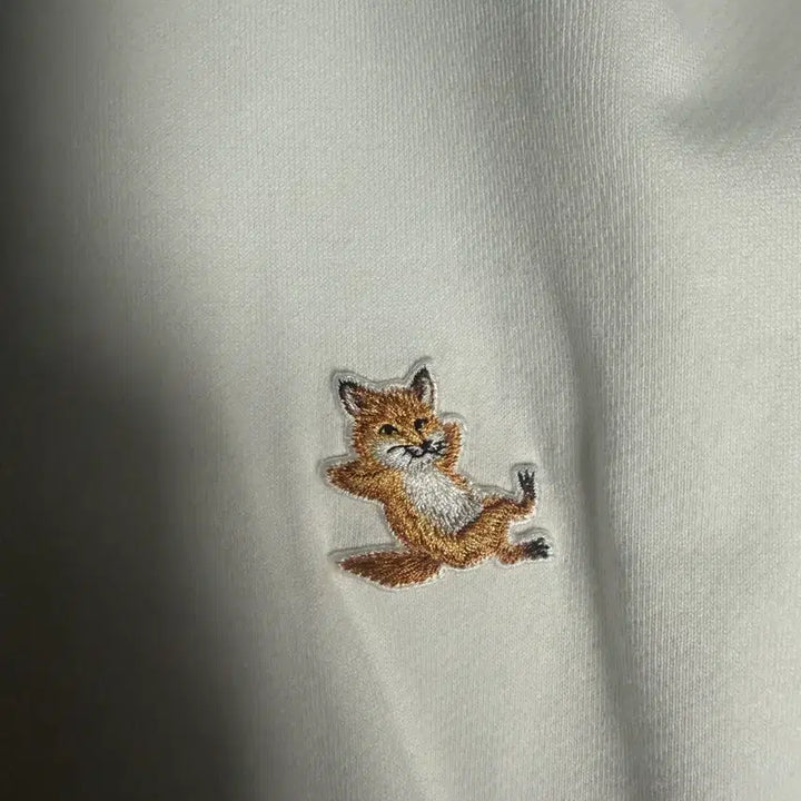 [BUNJANG] Maison Kitsuné Fox Patch White Hoodie / 메종키츠네 폭스 패치 화이트 후드티