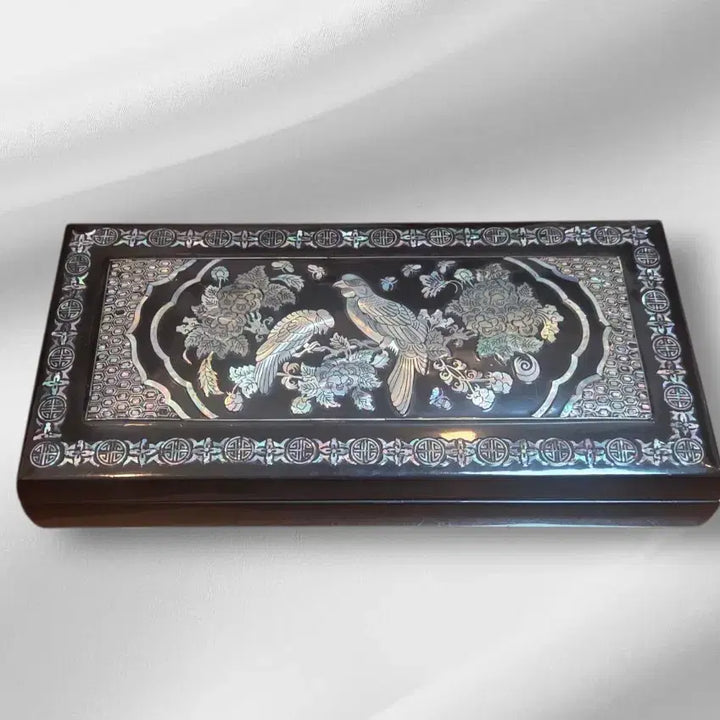 [BUNJANG] Antique Mother-of-Pearl Inlaid Lacquerware Box with Peony and Parrot Motif / 골동품 나전칠기 모란의조문 합